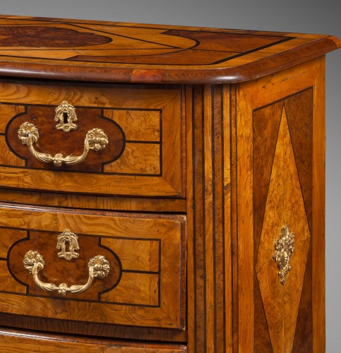 Chest of drawers from the Grenoble region, circa 1740 - Louis XV