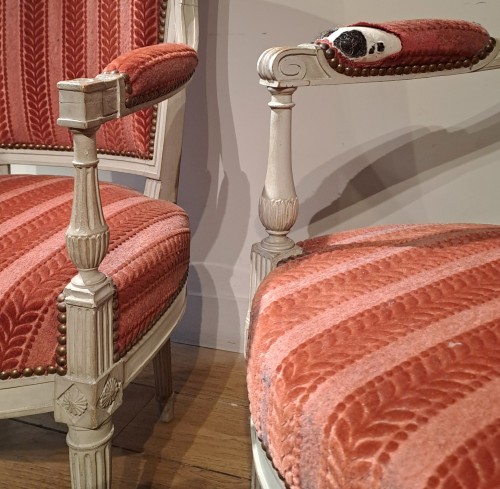 Louis XVI - Salon composé d’un petit canapé et de quatre fauteuils en cabriolet