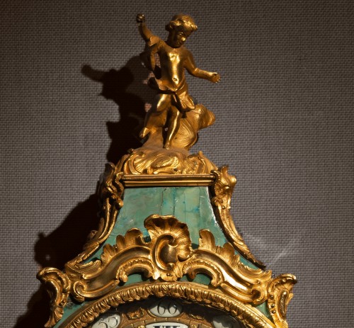 XVIIIe siècle - Cartel rocaille en corne verte - Paris, milieu du 18e siècle
