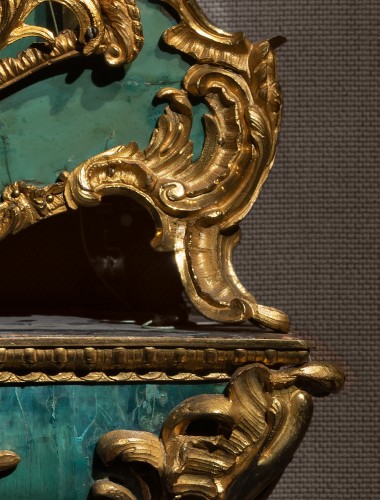 Antiquités - Cartel rocaille en corne verte - Paris, milieu du 18e siècle