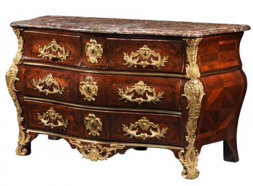 Importante commode galbée d’époque Louis XV, estampillée François MONDON