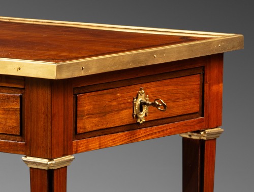Table de salon Néoclassique estampillée Roussel - Mobilier Style Louis XVI