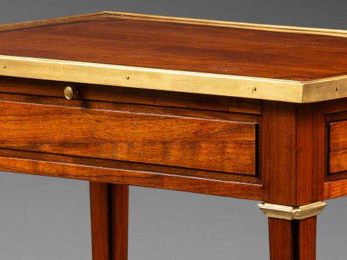 Table de salon Néoclassique estampillée Roussel - Galerie Delvaille