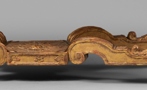 Régence - Importante Console d’époque Régence en bois sculpté et doré