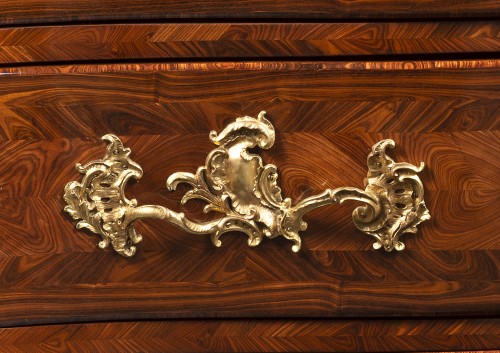 Important chest of drawers with a curved front and sides Stamped Louis Dela - Louis XV