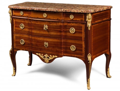 Commode à double ressaut en bois de satiné estampillée François BAYER