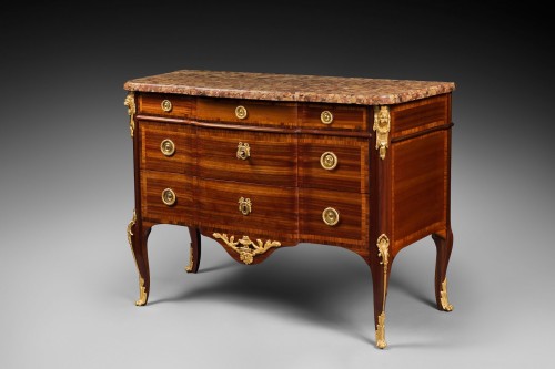 Commode à double ressaut en bois de satiné estampillée François BAYER - Mobilier Style Transition