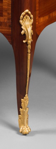 Commode à double ressaut en bois de satiné estampillée François BAYER - Galerie Delvaille