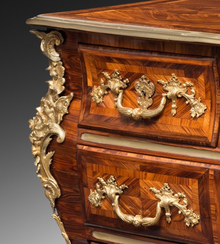 Furniture  - Rare commode en sarcophage attribuée à Doirat (1675-1732)