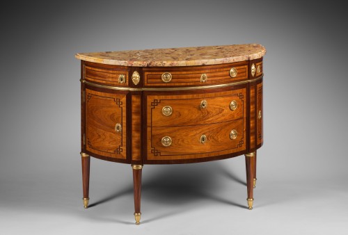 XVIIIe siècle - Commode de forme Demi-Lune, Estampillée Roger Lacroix (1728-1799)