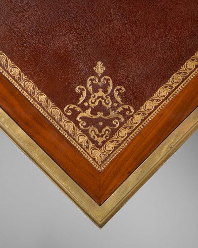 Cuban mahogany flat desk from the Louis XVI period. - Furniture Style Louis XVI