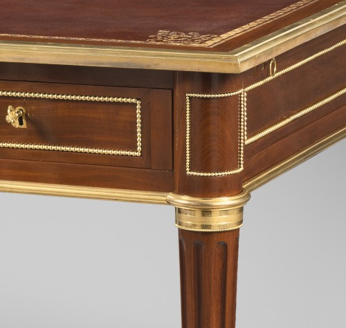 Cuban mahogany flat desk from the Louis XVI period. - 