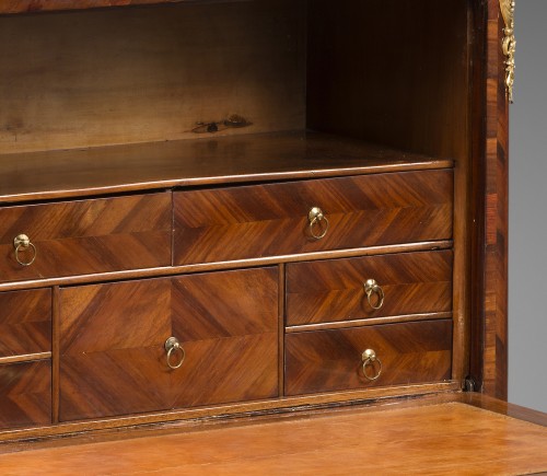 Louis XV - Elégant Secrétaire à hauteur d’appui d’Epoque Louis XV Estampillé par Denis Genty