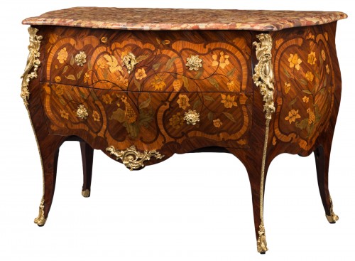 Importante Commode par J.B. TUART, époque Louis XV