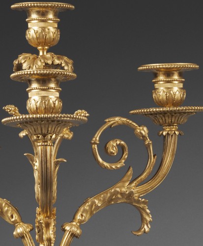 Luminaires Bougeoirs et Chandeliers - Grande paire de candélabres richement décorés