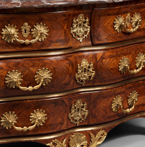 Commode mouvementée signée François Garnier - Mobilier Style Louis XV