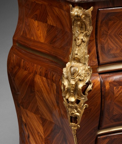 Louis XV - Commode mouvementée signée François Garnier