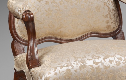 Pair of Louis XV period &quot;A la Reine&quot; armchairs - Seating Style Louis XV