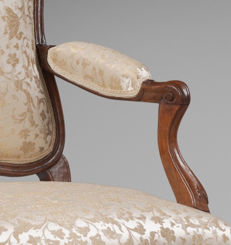 18th century - Pair of Louis XV period &quot;A la Reine&quot; armchairs