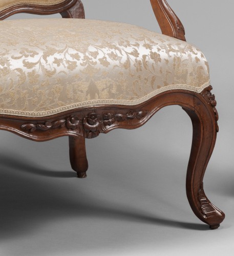Antiquités - Paire de fauteuils à la Reine, de l’Epoque Louis XV