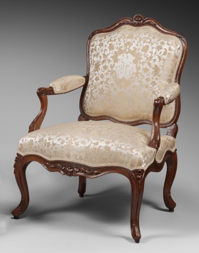 Antiquités - Paire de fauteuils à la Reine, de l’Epoque Louis XV