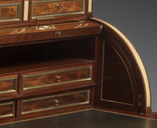 Louis XVI - Large Cuban Mahogany Cylinder Desk
