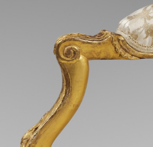 Antiquités - Quatre Fauteuils d’Apparat en bois sculpté et doré, Ile de France circa 1720