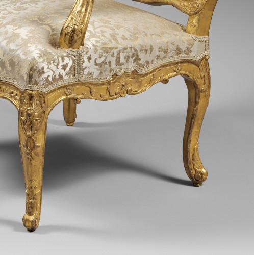 Antiquités - Quatre Fauteuils d’Apparat en bois sculpté et doré, Ile de France circa 1720