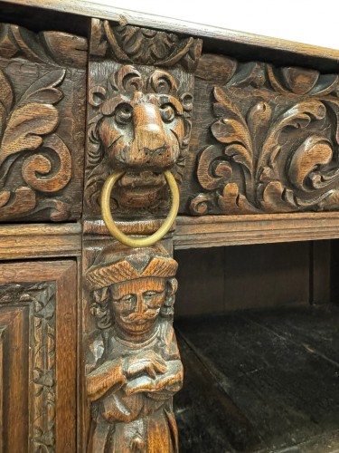 Mobilier Cabinet & Coffre - Buffet brugeois du XVIIe siècle richement sculpté