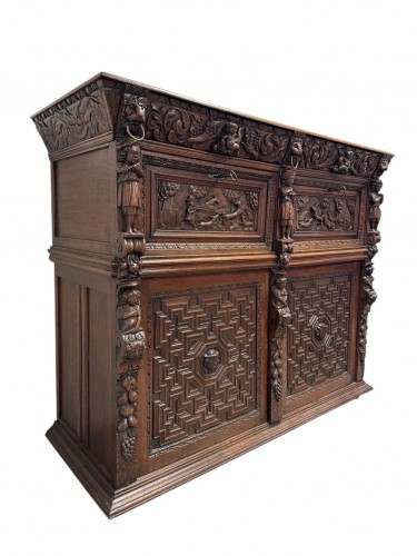 XVIIe siècle - Buffet brugeois du XVIIe siècle richement sculpté