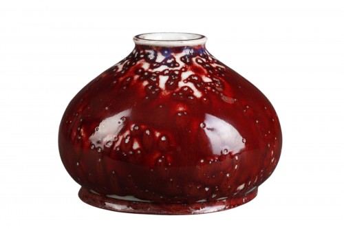 Small porcelain vase with flamed and crimped copper glaze 