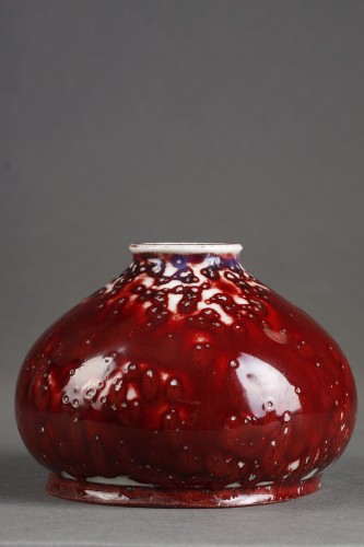 Porcelain & Faience  - Small porcelain vase with flamed and crimped copper glaze 