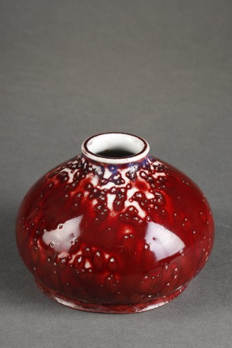 Small porcelain vase with flamed and crimped copper glaze  - 