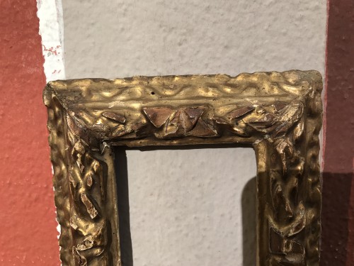 Petit cadre italien du XVIIe siècle en bois doré - Louis XIII
