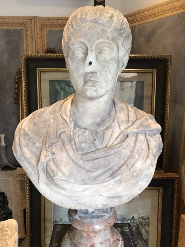 Antiquités - Marble bust of woman