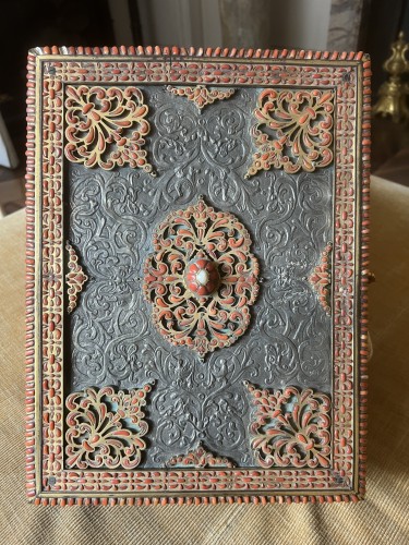 Antiquités - Coffret en corail, argent et bronze doré