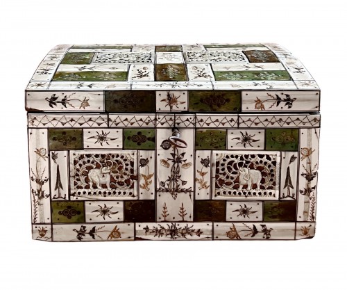 Coffret Russe à l’éléphant en ivoire de morse du XVIII siècle