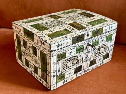 Coffret Russe à l’éléphant en ivoire de morse du XVIII siècle - Arnaud Huppé-Chambon