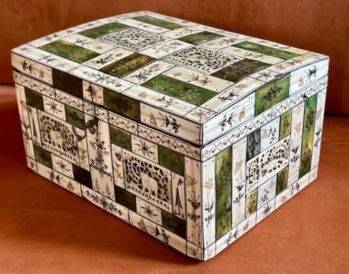 XVIIIe siècle - Coffret Russe à l’éléphant en ivoire de morse du XVIII siècle