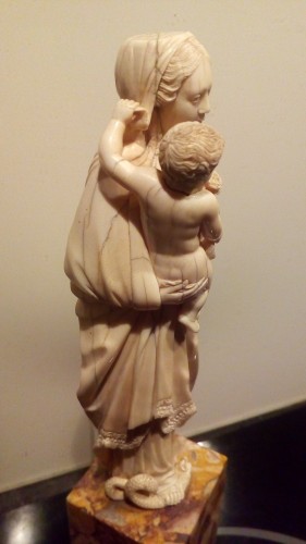 Vierge à l'enfant en ivoire - Art sacré, objets religieux Style Louis XIII
