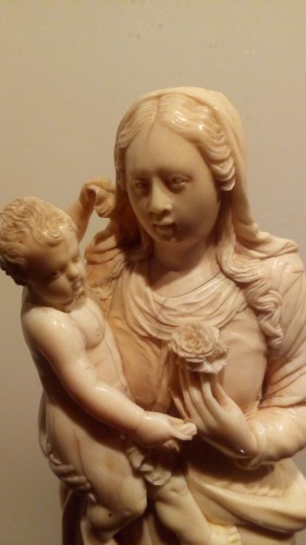 XVIIe siècle - Vierge à l'enfant en ivoire