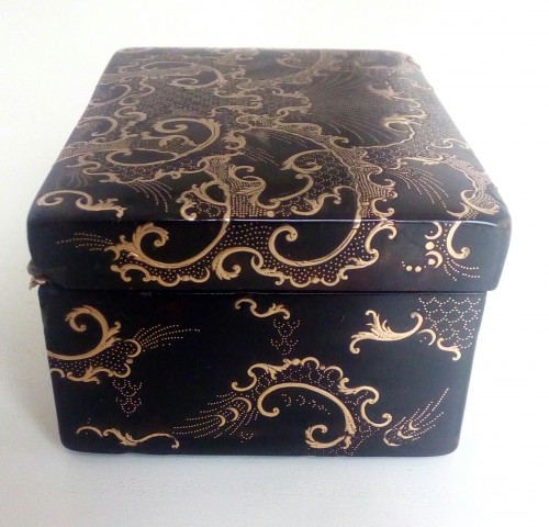 A tortoiseshell and gold piqué snuff box, Naples - Objects of Vertu Style Louis XV
