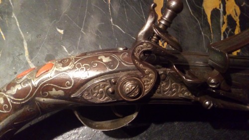 Algerian pistolet with coral inlaid - Collectibles Style 