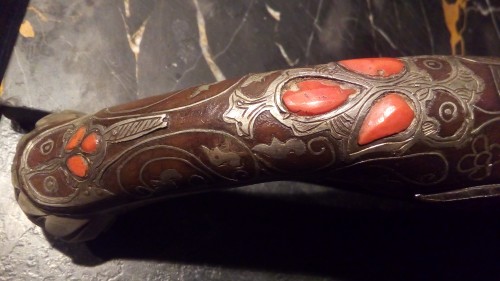 Algerian pistolet with coral inlaid - 