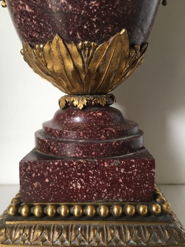 Vase Urne en porphyre, Italie fin du XVIIIe siècle - Arnaud Huppé-Chambon