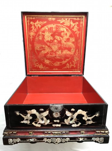 Vietnamien casket  - Asian Works of Art Style 