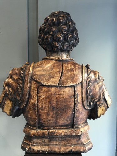 Buste d’un auguste (1590-1620) en bois sculpté, doré et laqué - Renaissance