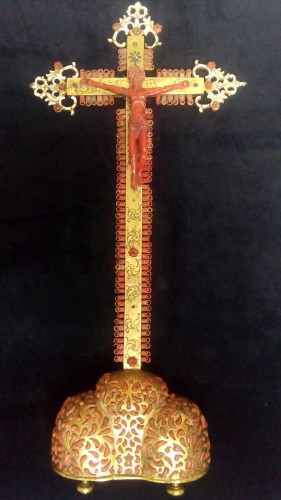 Christ en croix en corail et bronze - Art sacré, objets religieux Style Louis XIII