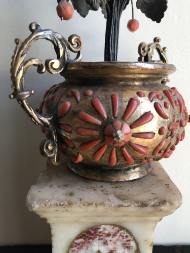 17th century - Trapani vase With coral, bronze and silver bouquet 