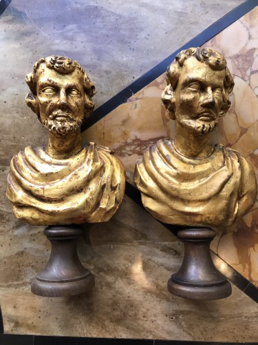 Petits bustes à l’antique en bois doré - Arnaud Huppé-Chambon